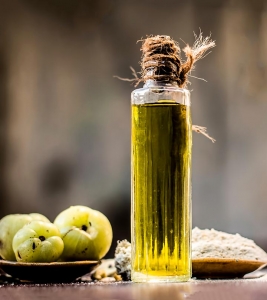 Top 10 Ayurvedic Hair Oil to Try in Winter For Healthy Hair